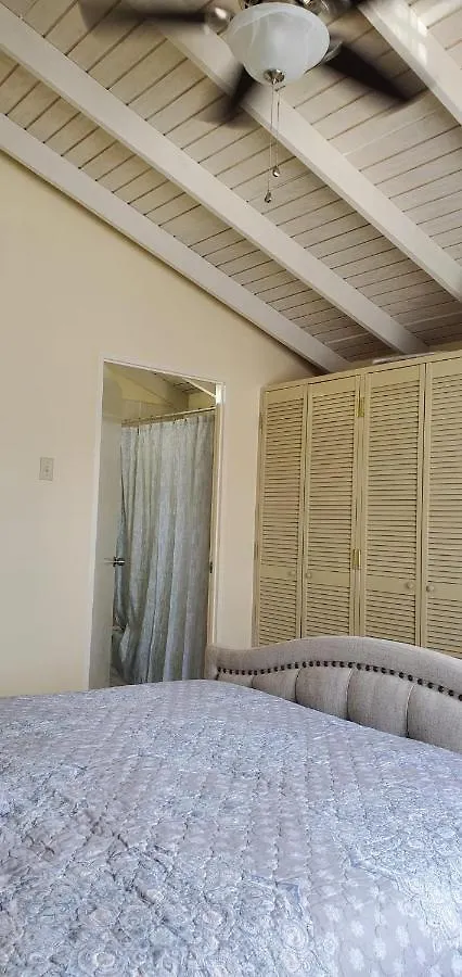 Hillside Sunrise, 2 Bed 2 Bath In Gated Community, Close To Beach, Food, Clubs & Shopping Free Parking, Free Wi-Fi Montego Bay 0*,