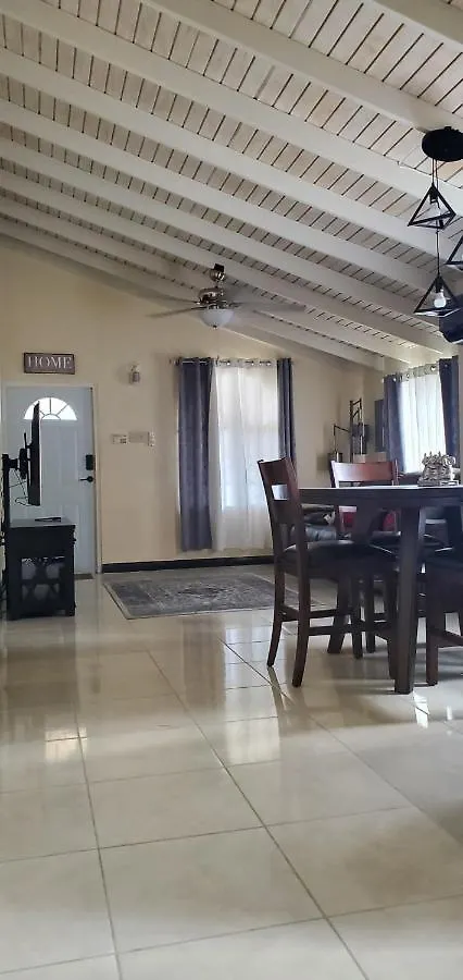 Semesterbostad Hillside Sunrise, 2 Bed 2 Bath In Gated Community, Close To Beach, Food, Clubs & Shopping Free Parking, Free Wi-Fi Montego Bay Jamaica