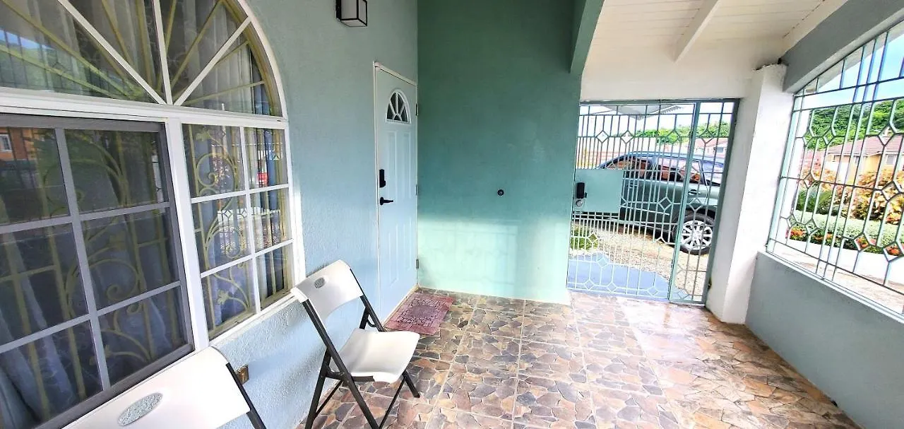 Hillside Sunrise, 2 Bed 2 Bath In Gated Community, Close To Beach, Food, Clubs & Shopping Free Parking, Free Wi-Fi Montego Bay 0*,