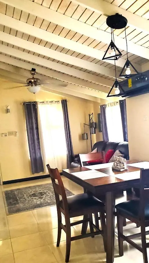 Hillside Sunrise, 2 Bed 2 Bath In Gated Community, Close To Beach, Food, Clubs & Shopping Free Parking, Free Wi-Fi Montego Bay Jamaica