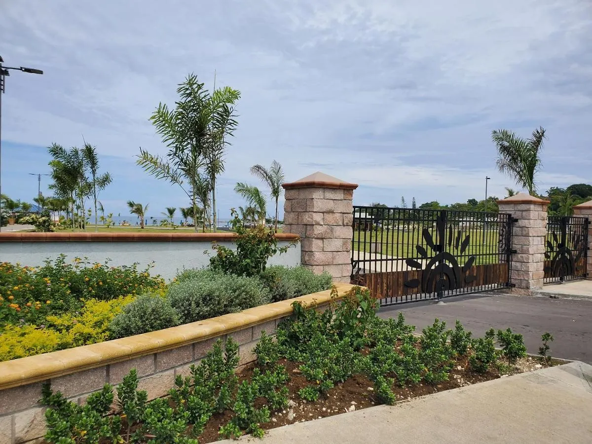 Vakantiehuis Hillside Sunrise, 2 Bed 2 Bath In Gated Community, Close To Beach, Food, Clubs & Shopping Free Parking, Free Wi-Fi Montego Bay